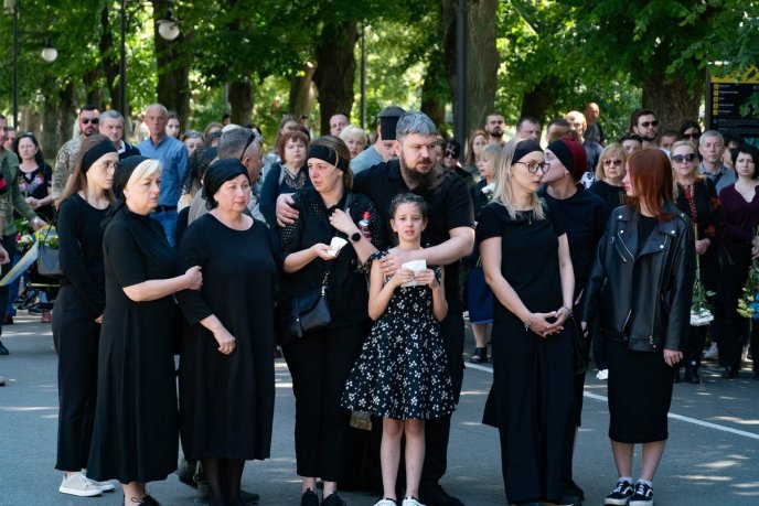 В Ужгороді сьогодні поховали двох молодих Героїв – 07