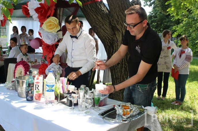 Студенти Мукачівського торговельно-економічного коледжу показали як правильно працювати в ресторанах – 15