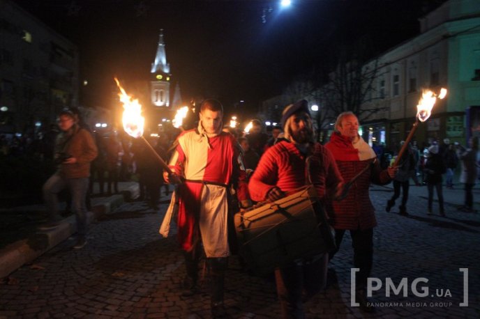 Парад ліхтариків та лицарські бої: як у Мукачеві відзначали День святого Мартина – 27