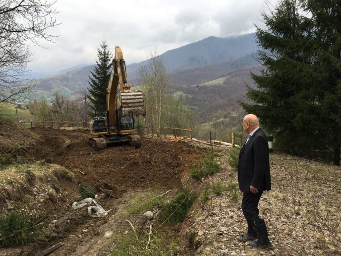 У Міжгірському районі триває будівництво двох автодоріг із ґрунтовим покриттям – 05