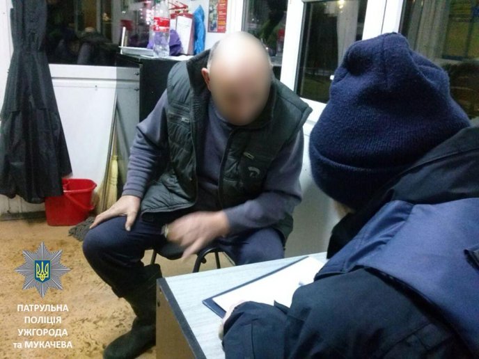 На Воловеччині патрульні затримали зухвалого чоловіка, який представився колишнім слідчим поліції – 04