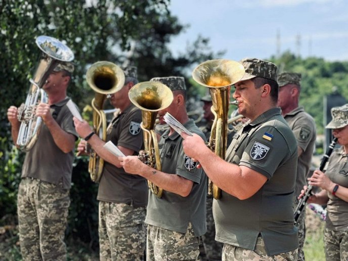 У Мукачеві поховали 25-річного Героя – 06