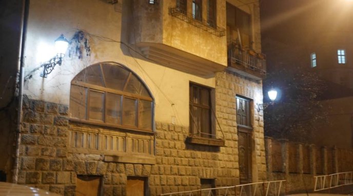 На вулиці Духновича в Ужгороді засвітились ретроліхтарі – 08