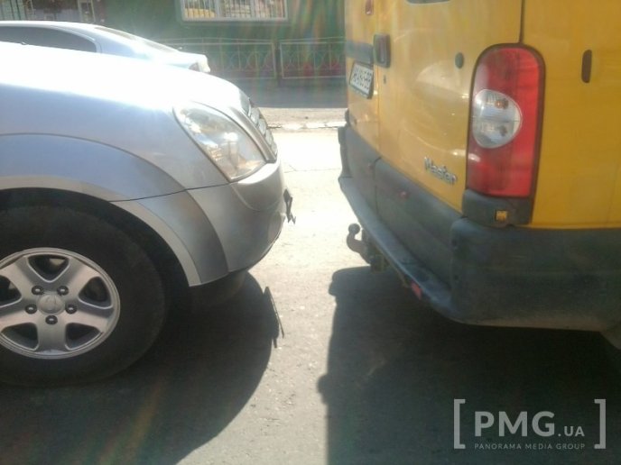 У Мукачеві "BMW" в’їхав у позашляховик "SsangYong" – 03