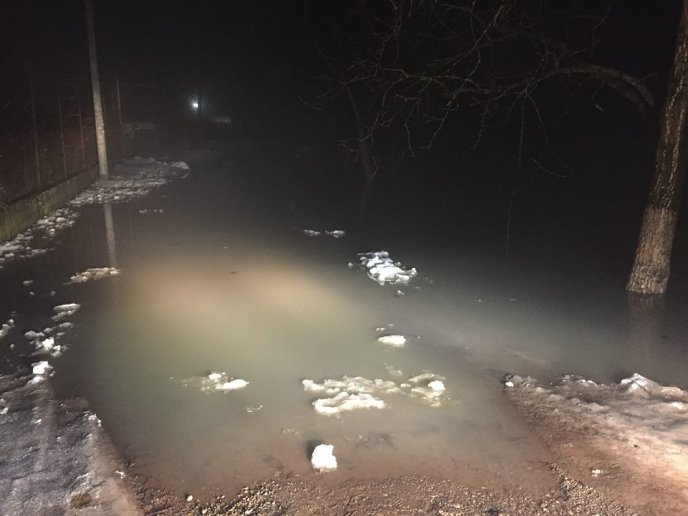 У Ракошині вода підтопила кілька сільських вулиць: через паводок призупинено навчання у школі – 08