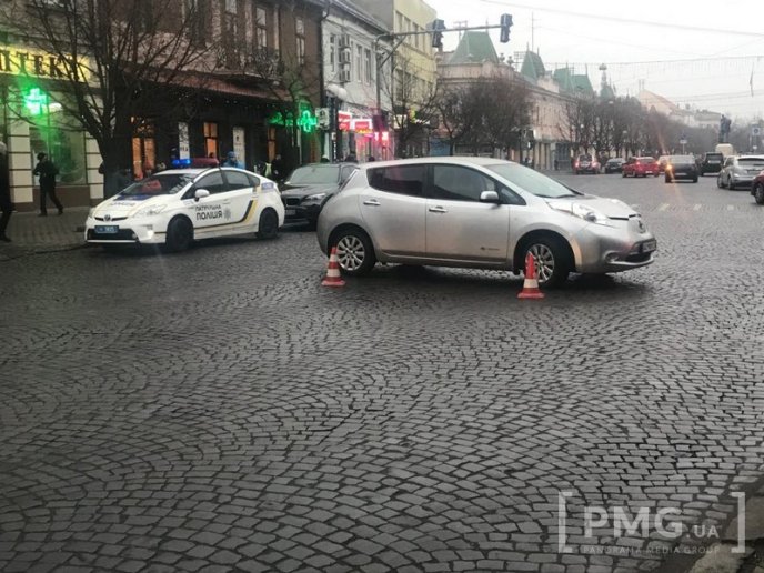 У центрі Мукачева сталась аварія. Рух ускладнено – 03