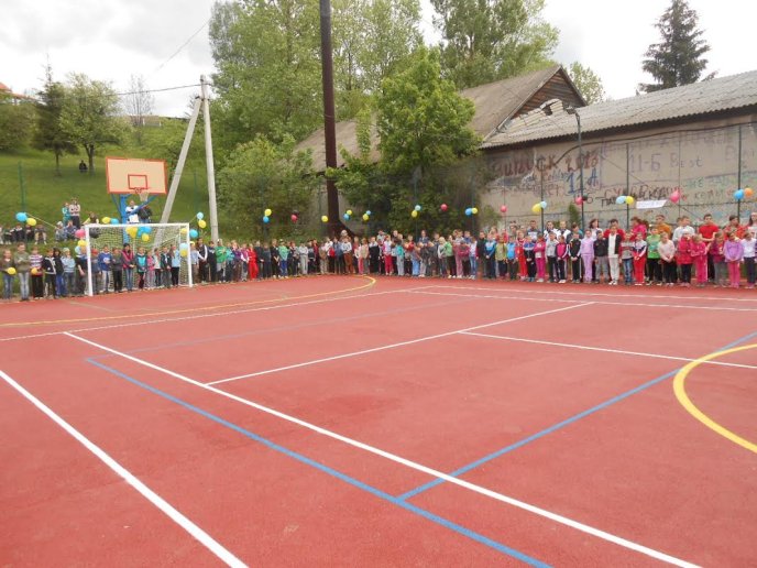 У селищі Ясіня офіційно відкрили спортивний майданчик – 04