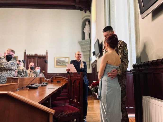 Сьогодні в Мукачеві одружився військовий 128-ої бригади – 01
