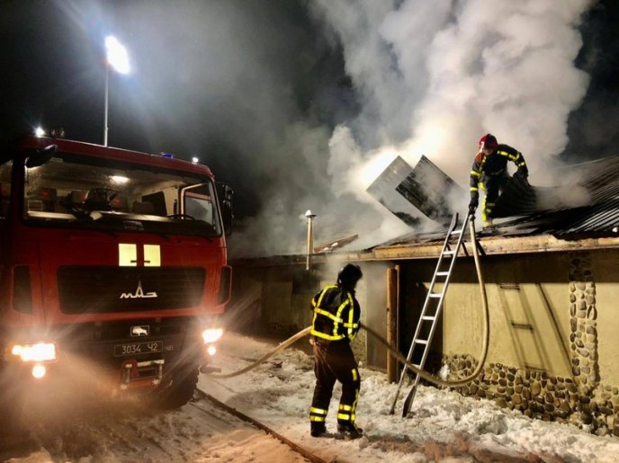 Масштабна пожежа у Хусті: рятувальники оприлюднили фото – 02