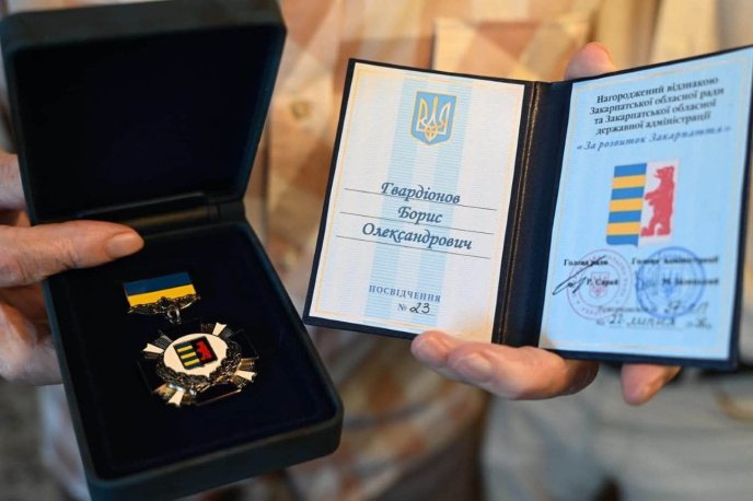 Борис Гвардіонов отримав одну з найвищих регіональних нагород / фото: Закарпатська ОДА