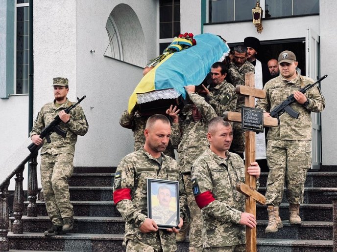Мукачево попрощалося із загиблим на війні Михайлом Бізілею – 05