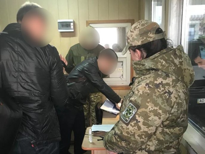 Під час отримання хабара затримали начальника відділення Мукачівського прикордонного загону – 03 Під час отримання хабара затримали начальника відділення Мукачівського прикордонного загону – 03