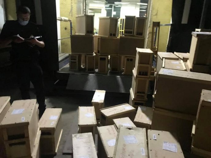 Шокуючий випадок на Закарпатті: що сталося з посилкою, яку відправили "Укрпоштою" – 05