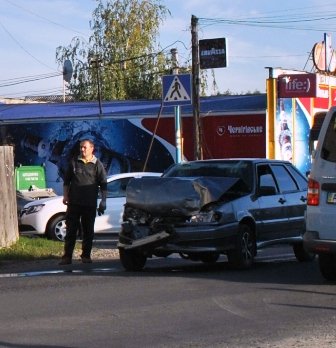 У мікрорайоні Росвигово сталась потрійна ДТП (ФОТО) – 02 У мікрорайоні Росвигово сталась потрійна ДТП (ФОТО) – 02