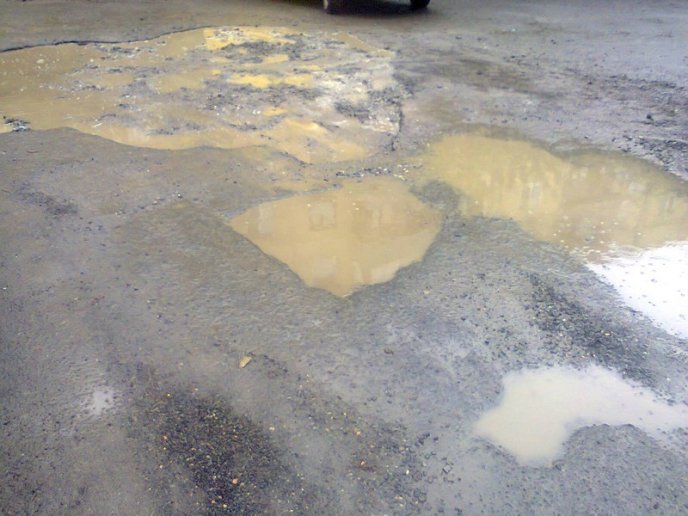 У Мукачеві продовжують традицію підготовки дороги до ремонту в дощову погоду (ФОТОФАКТ) – 03