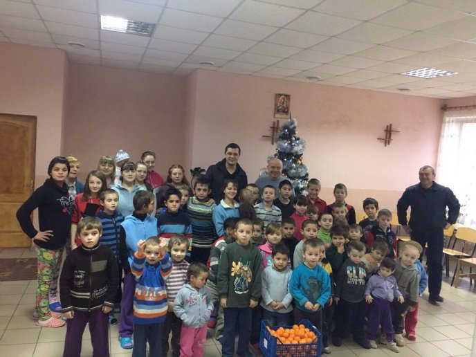 До притулку в Батєві навідалися Миколаї – 01