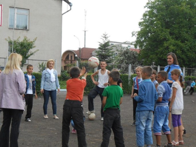 Мукачівські правоохоронці активно працюють з дітьми та підлітками (ФОТО) – 04