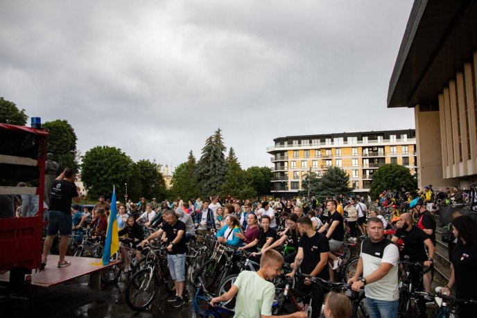 В Ужгороді під час велозаїзду зібрали майже 70 000 гривень для ЗСУ – 01 В Ужгороді під час велозаїзду зібрали майже 70 000 гривень для ЗСУ – 01