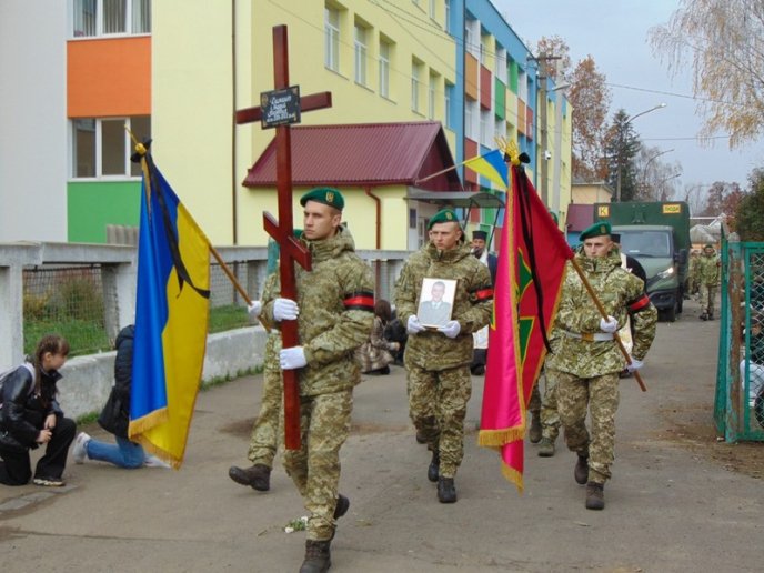 На Закарпатті поховали 21-річного військового – 03