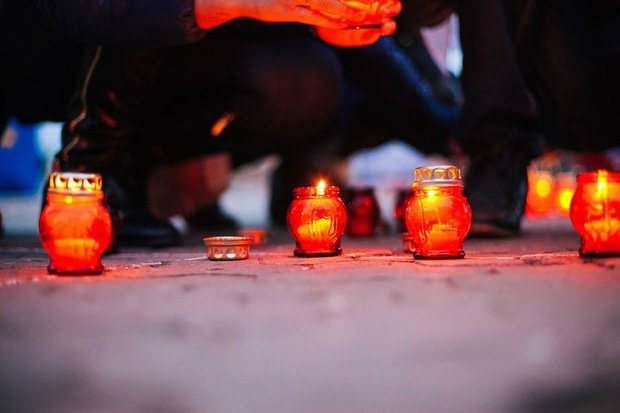 Ужгородці відзначили День боротьби зі СНІДом (ФОТО) – 01