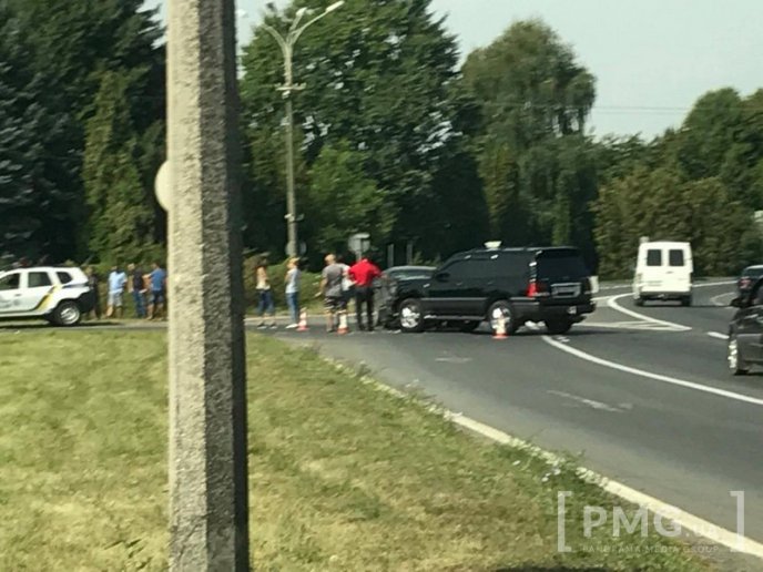 Біля поста ДАІ у Мукачеві сталась ДТП: зіткнулись два автомобілі – 04