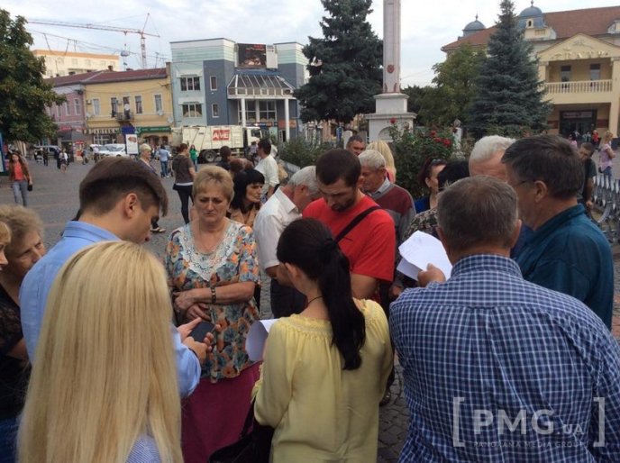 У Мукачеві люди вийшли на протест – 02 У Мукачеві люди вийшли на протест – 02