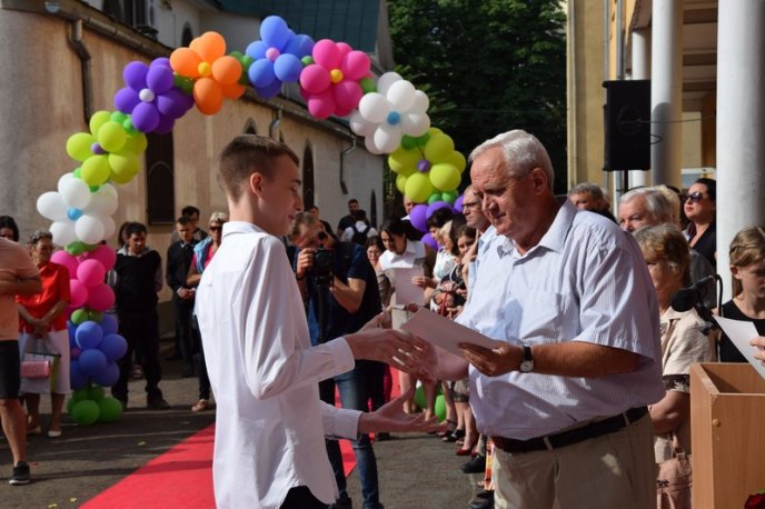 У школах Мукачева пролунав останній дзвінок – 13