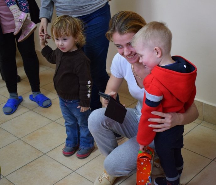 Для маленьких пацієнтів Ужгородської міської дитячої лікарні влаштували свято – 08