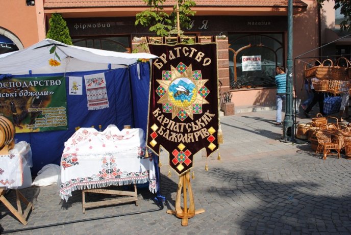 Мер Мукачева офіційно відкрив медовий ярмарок (ФОТО) – 01