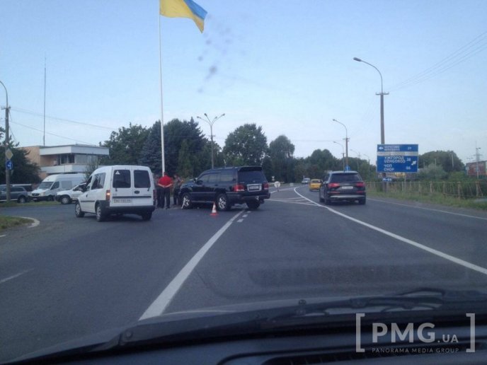 Біля поста ДАІ у Мукачеві сталась ДТП: зіткнулись два автомобілі – 07