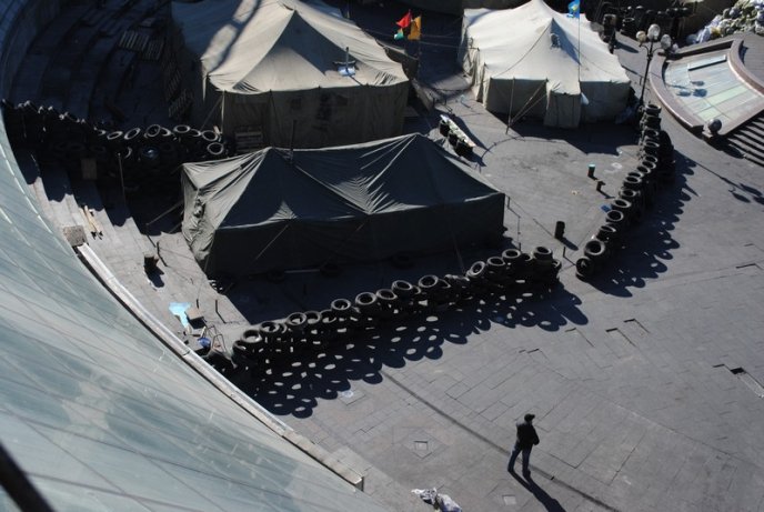 Один день з життя Майдану: на що перетворилась центральна площа України за місяць після революції (ФОТОРЕПОРТАЖ) – 35