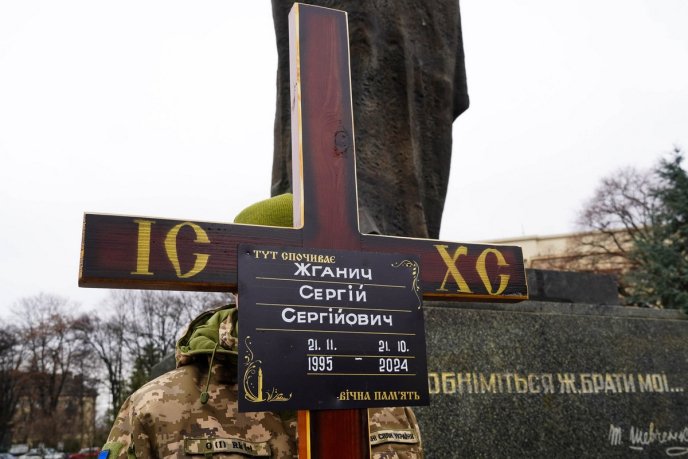 В Ужгороді поховали воїна, якого 15 місяців вважали зниклим безвісти – 07
