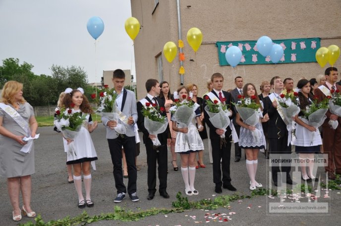 Свято "Останнього дзвоника" зібрало у Мукачівській ЗОШ №7 багато гостей (ФОТОРЕПОРТАЖ) – 12