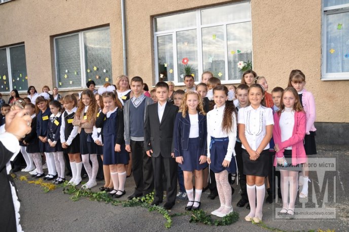 У Мукачівській ЗОШ №7 відбулось урочисте свято Першого дзвоника (ФОТОРЕПОРТАЖ) – 05
