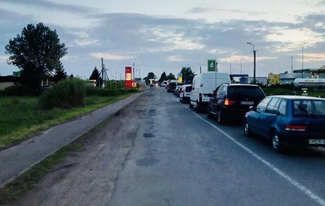 10 годин у черзі: на Закарпатті ускладнилась ситуація із перетином кордону – 01