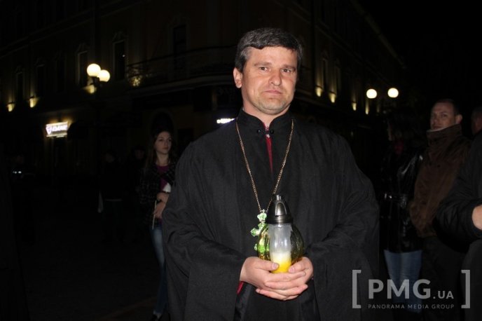 Мукачівці зустріли Благодатний Вогонь, який зійшов у Єрусалимі – 06