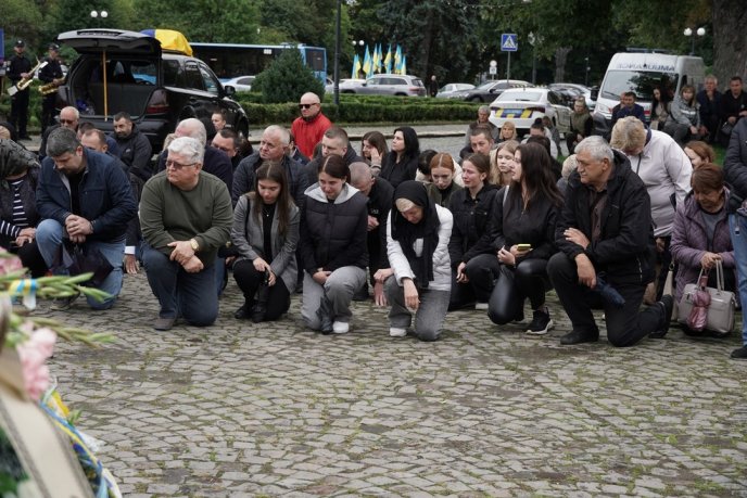 Ужгород попрощався із двома захисниками, які загинули в один день – 09