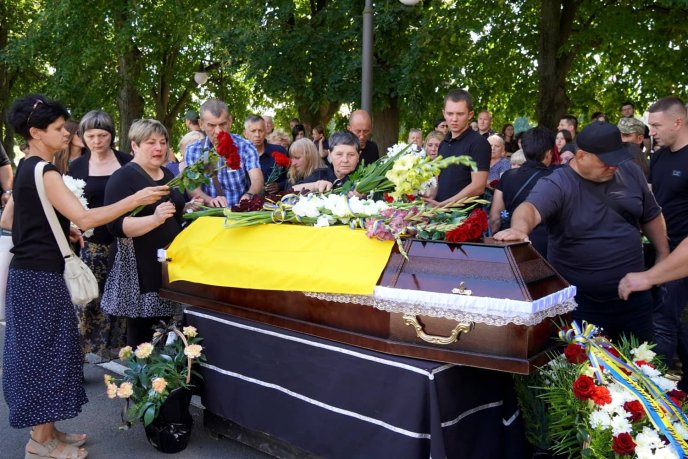 В Ужгороді поховали морпіха, який поліг у бою з окупантами на Донеччині – 01 В Ужгороді поховали морпіха, який поліг у бою з окупантами на Донеччині – 01
