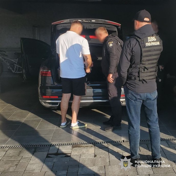 Пропонував 10 тисяч доларів: житель Мукачівщини намагався підкупити прикордонника – 04