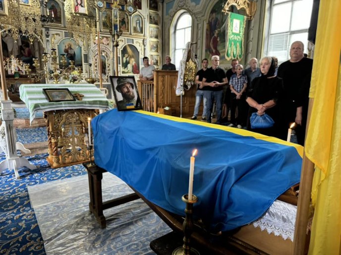 На Закарпатті попрощалися із полеглим на війні Дмитром Чендеєм – 01