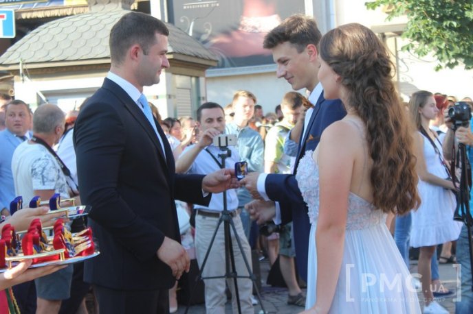 У Мукачеві нагородили випускників-медалістів – 29