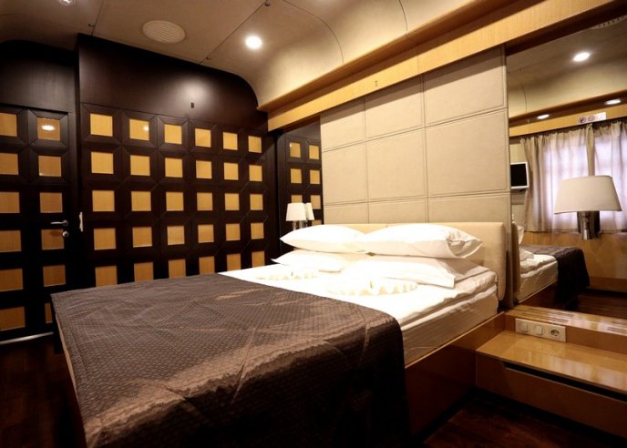 "Укрзалізниця" показала розкішні вагони, які обладнані ванною, кухнею, залою відпочинку і спальнею – 07