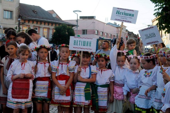 У Мукачеві офіційно відкрили дитячо-юнацький фестиваль "Смарагдові витоки" – 07