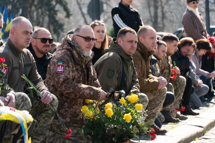Залишилися дружина і доньки: в області поховали військового – 08