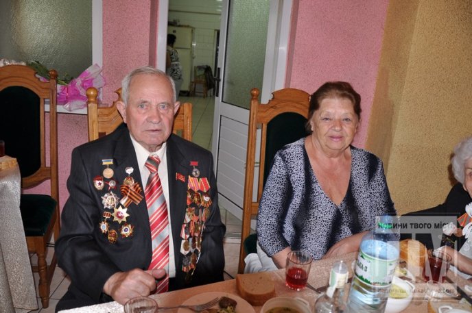 Мер Мукачева випив з ветеранами "фронтові" 100 грам (ФОТО) – 12