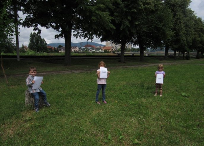 У Мукачеві діти влаштували дотепний флешмоб – 05