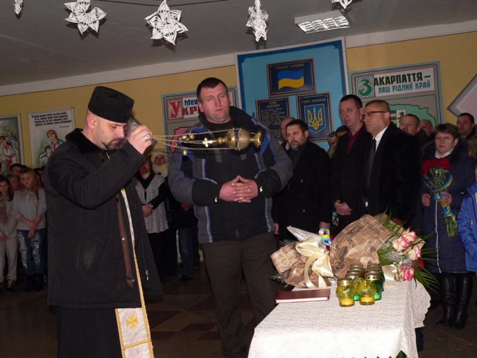 У Чинадіївській школі відкрили меморіальну дошку загиблому бійцю АТО Олександру Тербану – 05