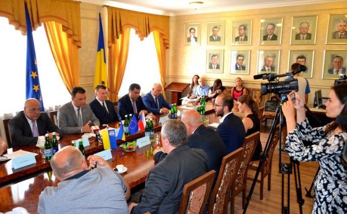 Закарпаття та Устецький край офіційно уклади договір про взаємну співпрацю – 06