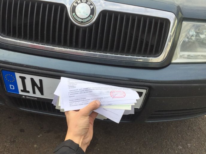 На Закарпатті розмитнили перший автомобіль на єврономерах – 02