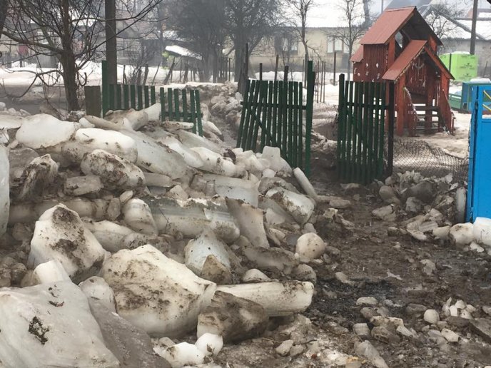 У селі Бронька, що на Іршавщині, вода зруйнувала будинки та засипала брилами городи – 07